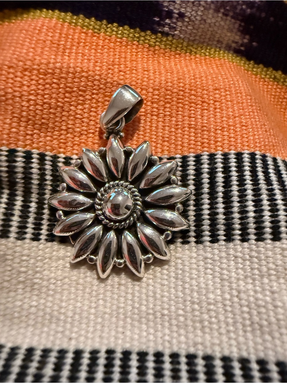 Sterling Silver flower  Pendant Necklace - Silver